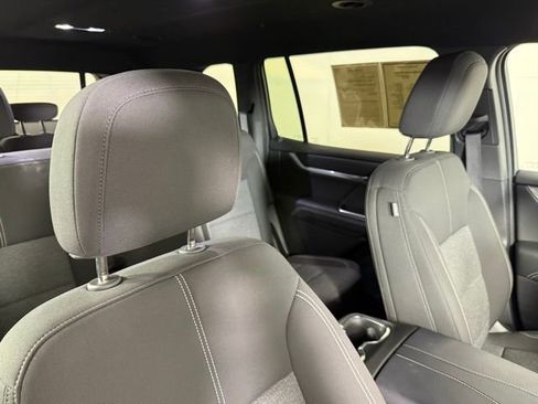 Used 2025 GMC Acadia Elevation image 28