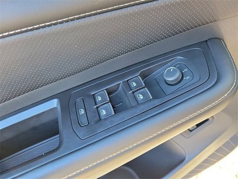 Certified 2024 Volkswagen Atlas Cross Sport SE w/ Panoramic Sunroof Package image 22