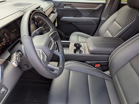 New 2026 GMC Acadia Denali w/ Super Cruise Package image 8