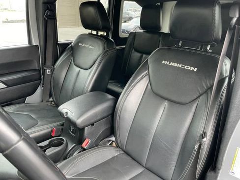 Used 2017 Jeep Wrangler Unlimited Rubicon w/ Connectivity Group image 18