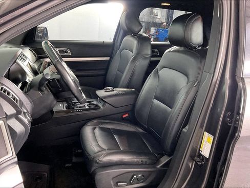 Used 2016 Ford Explorer XLT w/ Equipment Group 202A FWD image 27