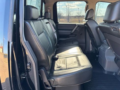 Used 2005 Nissan Titan LE w/ (U01) Nissan Navigation Pkg image 9