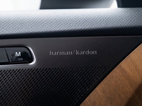 Used 2025 Volvo XC90 T8 Plus image 16