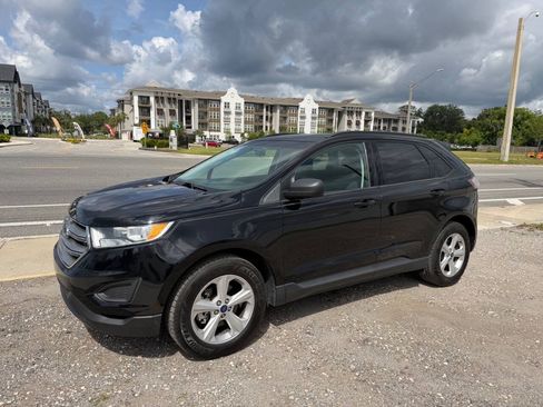 Used 2018 Ford Edge SE FWD image 2