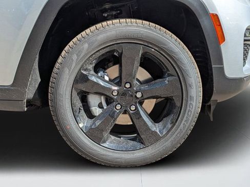 New 2025 Jeep Grand Cherokee Limited w/ Black Appearance Package RWD image 10