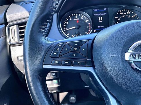 Used 2019 Nissan Rogue SV image 18