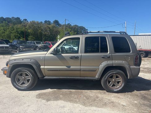 Used 2006 Jeep Liberty Renegade w/ Luxury Group image 3