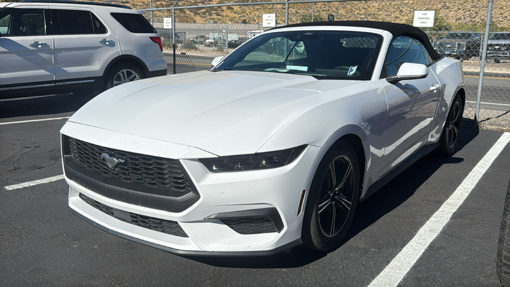 Used 2025 Ford Mustang Convertible RWD image 3