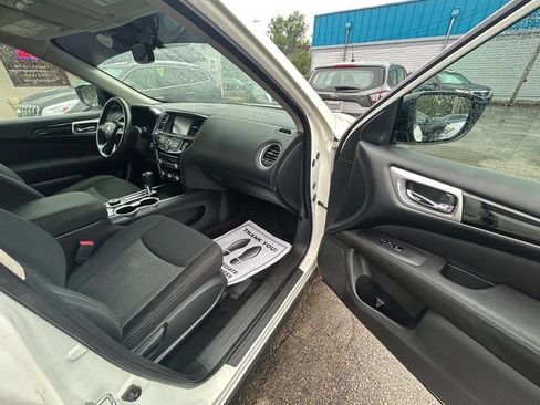Used 2017 Nissan Pathfinder SV AWD/4WD image 9