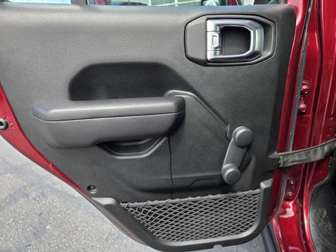 Used 2022 Jeep Wrangler Unlimited Sport AWD/4WD image 23