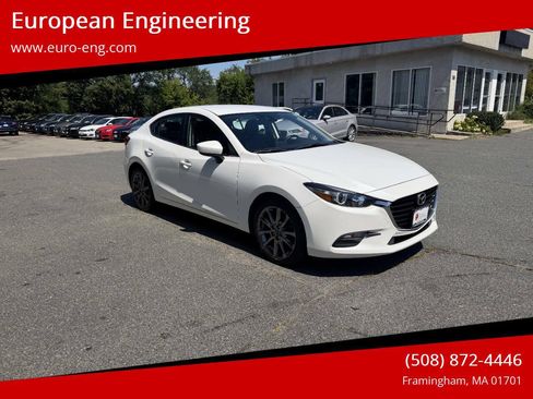 Used 2018 MAZDA MAZDA3 Touring FWD image 1