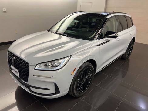 New 2026 Lincoln Corsair Reserve image 3