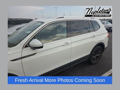 Used 2022 Volkswagen Tiguan SE image 1