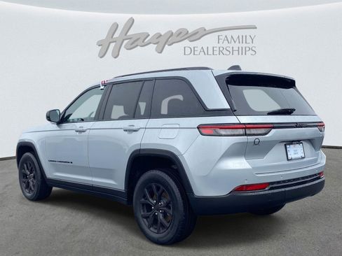 Certified 2024 Jeep Grand Cherokee Altitude image 39