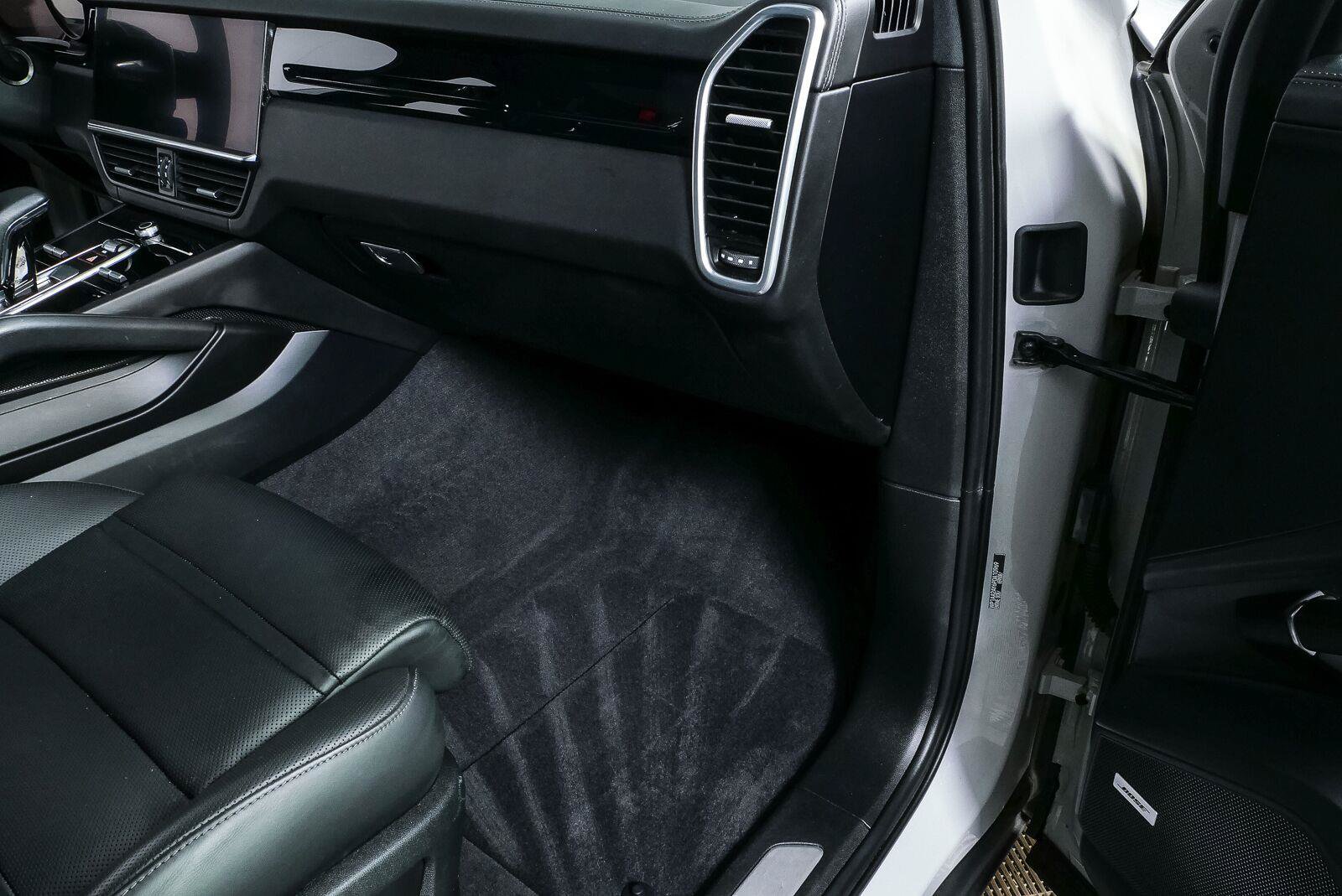 Certified 2023 Porsche Cayenne AWD/4WD image 27