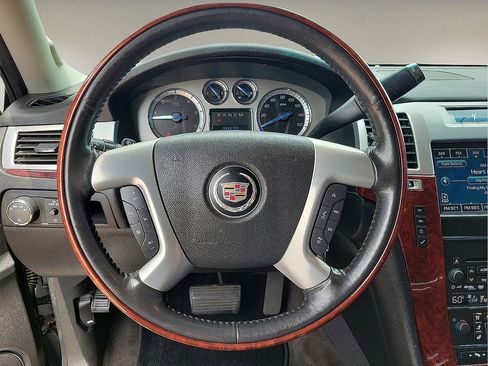 Used 2012 Cadillac Escalade Premium RWD image 19