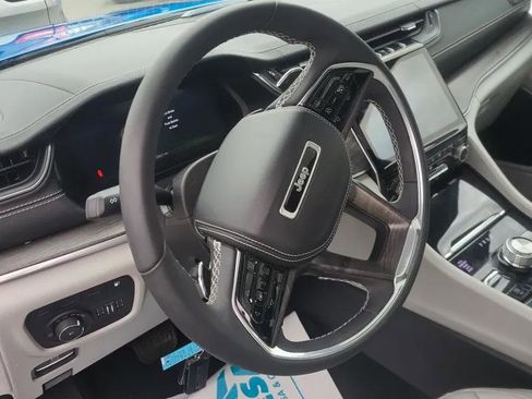 Used 2022 Jeep Grand Cherokee Overland AWD/4WD image 9