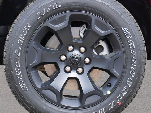 New 2026 RAM 1500 4x4 Crew Cab image 17