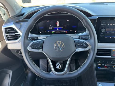 Used 2025 Volkswagen Taos SE FWD image 21