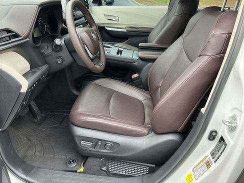 Certified 2023 Toyota Sienna Platinum image 15