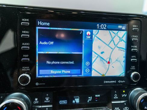 Used 2020 Toyota Highlander XLE AWD/4WD image 30