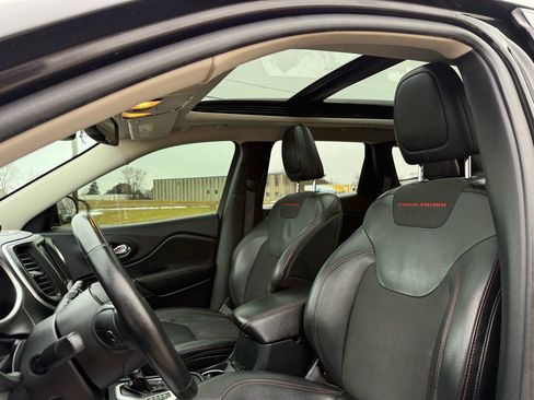 Used 2016 Jeep Cherokee Trailhawk w/ Comfort/Convenience Group image 13
