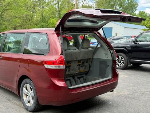 Used 2013 Toyota Sienna L FWD image 39