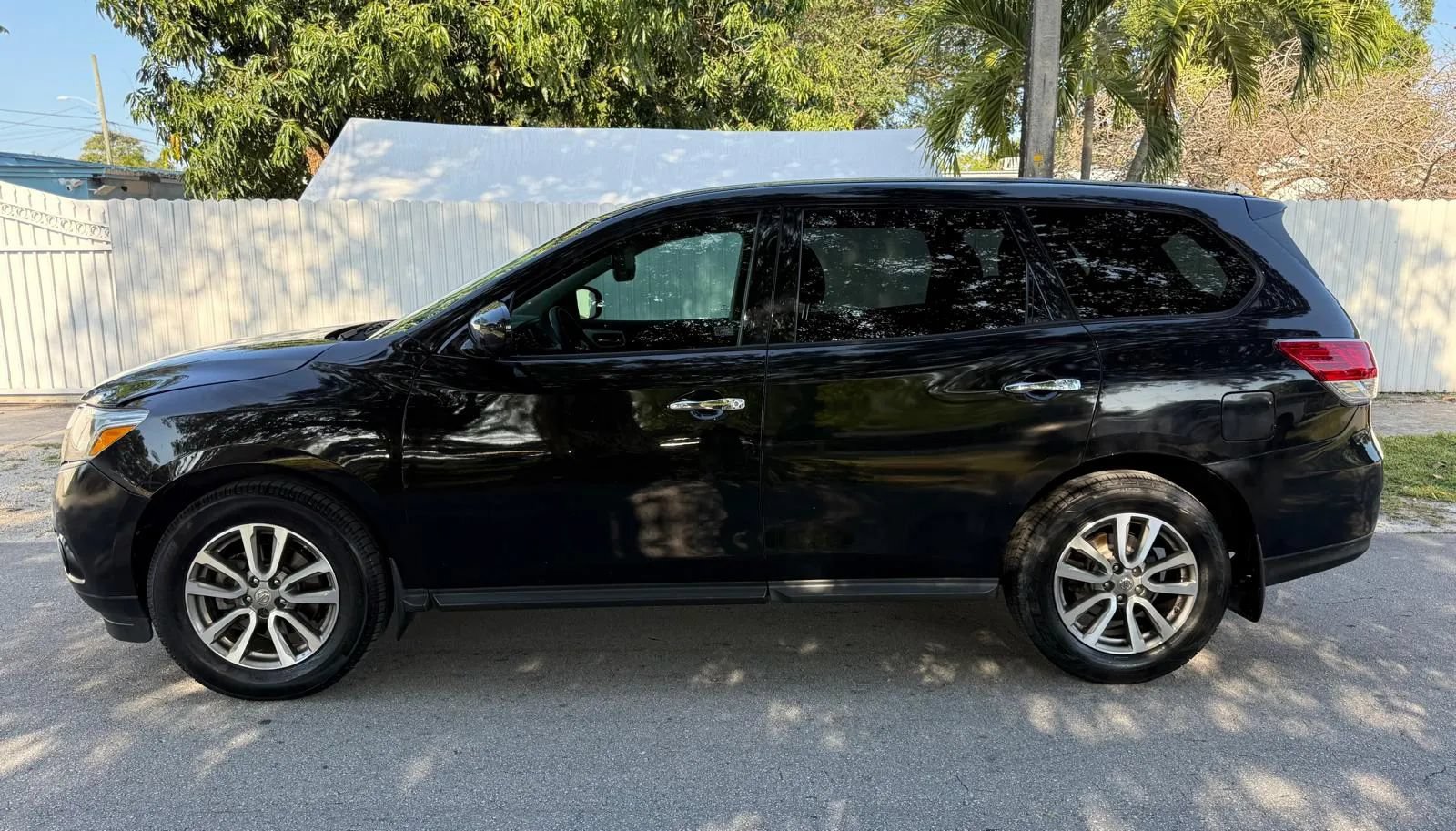 Used 2015 Nissan Pathfinder S FWD image 3