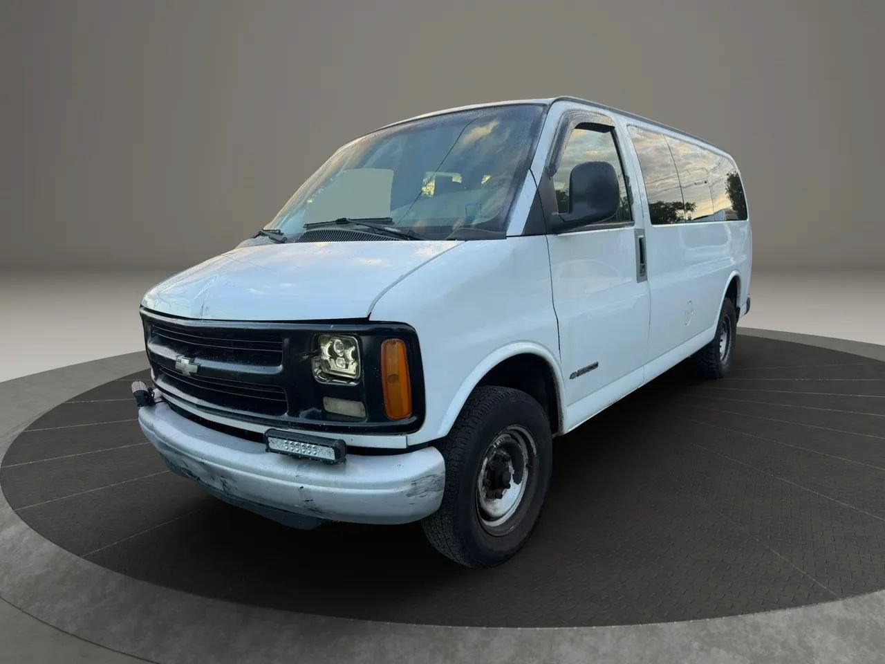 Used 2001 Chevrolet Express 2500 Passenger RWD image 1
