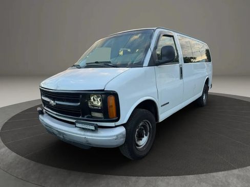 Used 2001 Chevrolet Express 2500 Passenger RWD image 1
