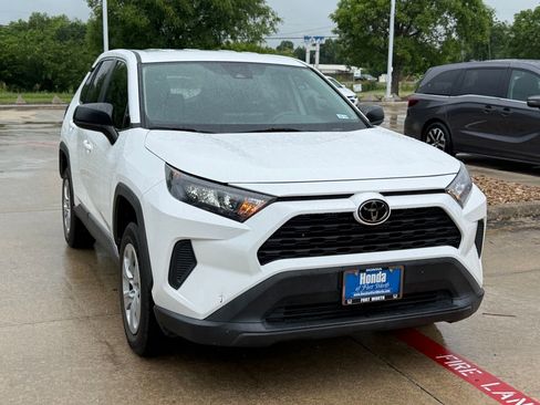 Used 2022 Toyota RAV4 LE FWD image 8