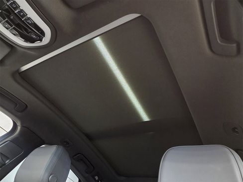 Used 2025 Porsche Macan image 10