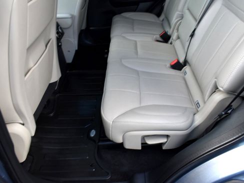 Used 2019 Land Rover Discovery HSE image 26