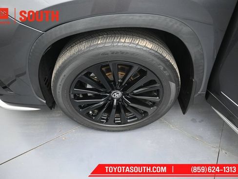 Used 2023 Toyota Highlander XSE AWD/4WD image 40
