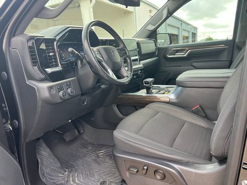 Used 2023 Chevrolet Silverado 1500 LT Trail Boss w/ LPO, Dark Essentials Package image 9