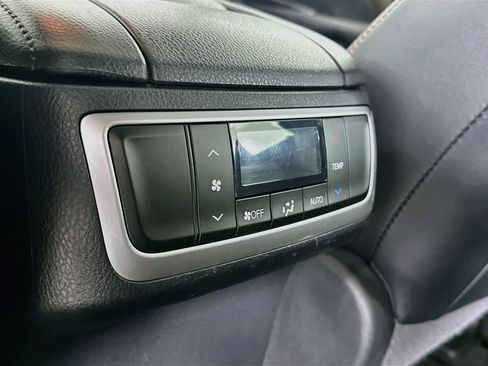 Used 2017 Toyota Highlander Limited FWD image 29