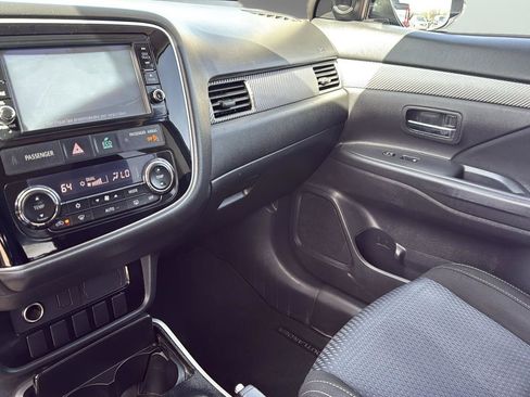 Used 2018 Mitsubishi Outlander ES image 15