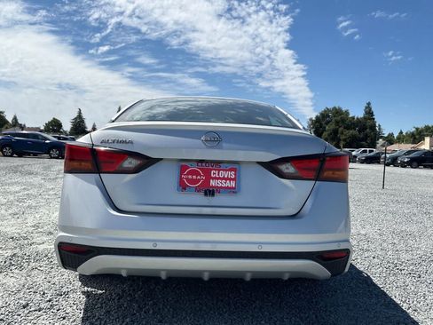 Used 2024 Nissan Altima 2.5 S FWD image 8