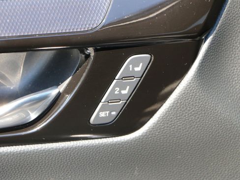 Used 2025 Honda CR-V EX-L image 18