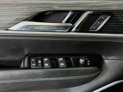 Used 2022 Jeep Wagoneer Series III w/ Premium Group I AWD/4WD image 26