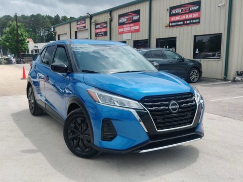 Used 2022 Nissan Kicks S image 1