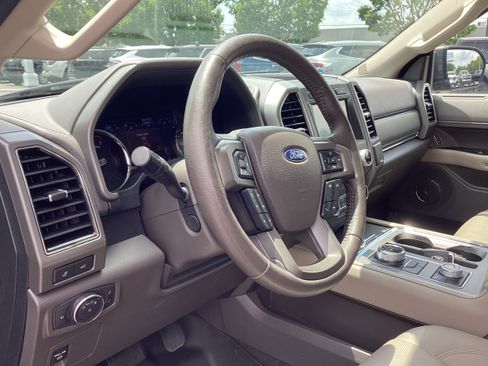 Used 2020 Ford Expedition XLT w/ Equipment Group 202A AWD/4WD image 11