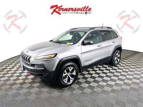 Used 2017 Jeep Cherokee Trailhawk w/ Comfort/Convenience Group image 3