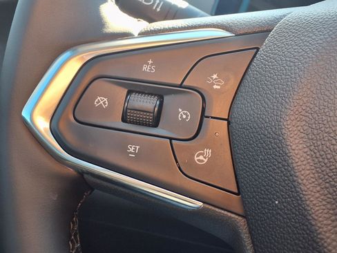 Used 2025 Chevrolet Trax ACTIV w/ Sunroof Package image 19