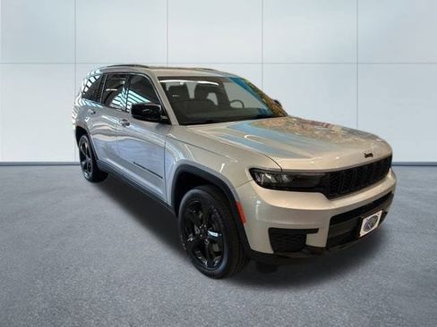 Used 2023 Jeep Grand Cherokee L Laredo image 10