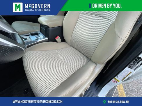 Used 2014 Toyota 4Runner SR5 AWD/4WD image 12