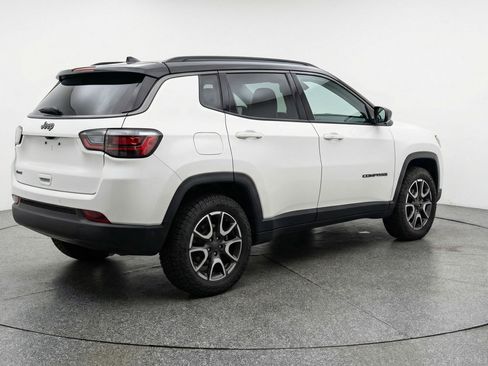 Used 2025 Jeep Compass Trailhawk image 9