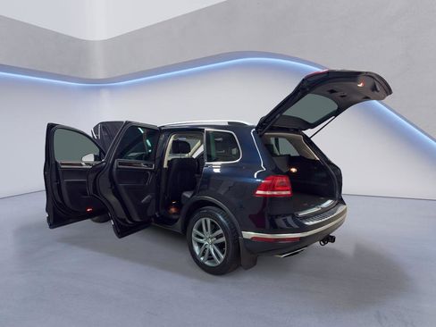 Used 2016 Volkswagen Touareg TDI AWD/4WD image 10