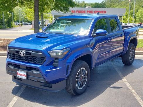 Used 2025 Toyota Tacoma TRD Sport w/ TRD Sport Upgrade Package AWD/4WD image 7
