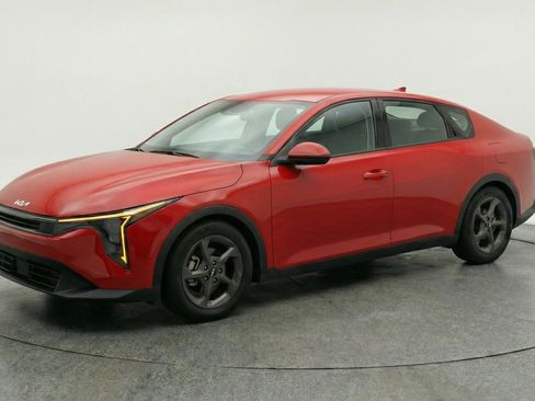 Used 2025 Kia K4 LXS image 3